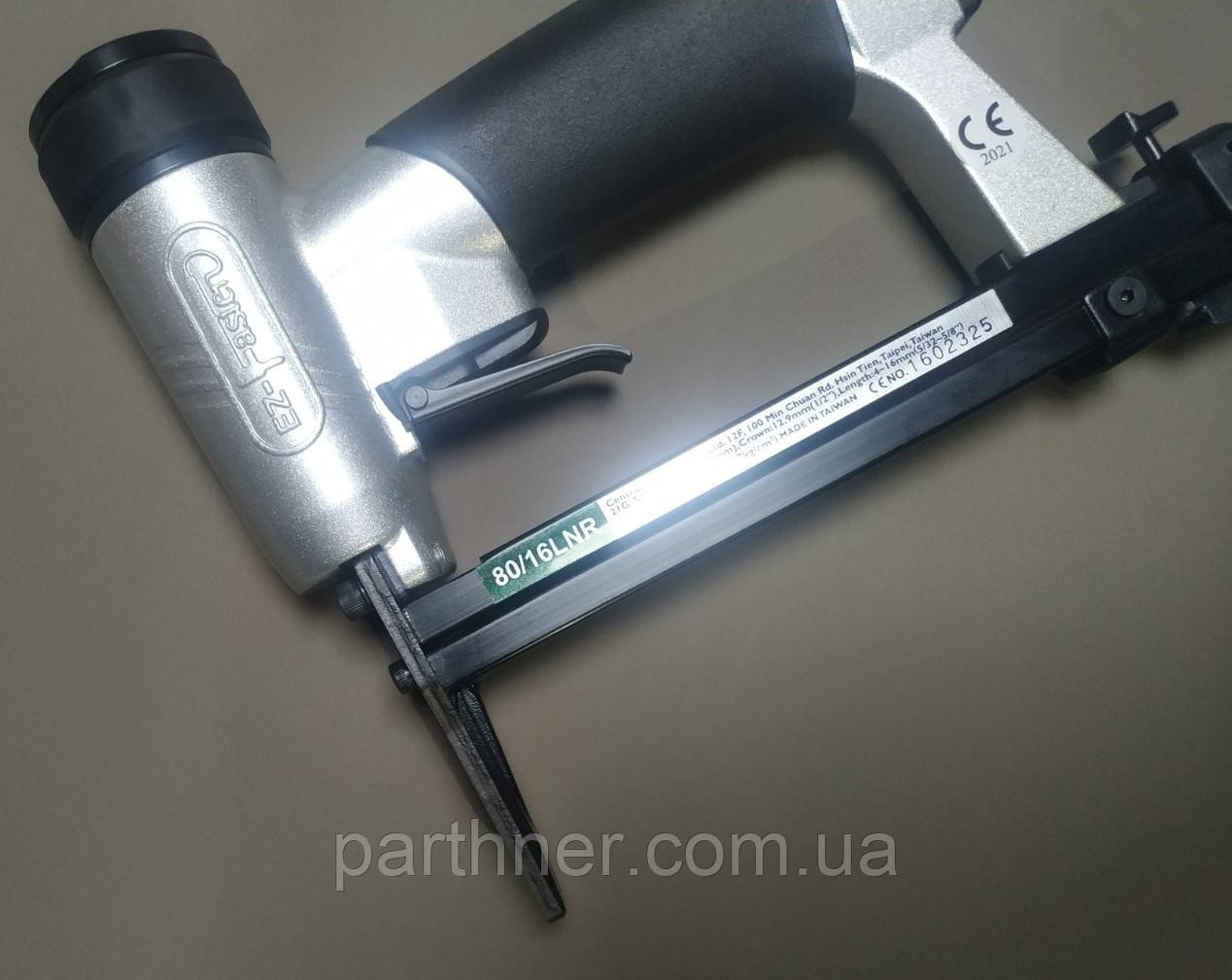 Пневмопистолет скобозабивной обивочный EZ-Fasten 80/16R