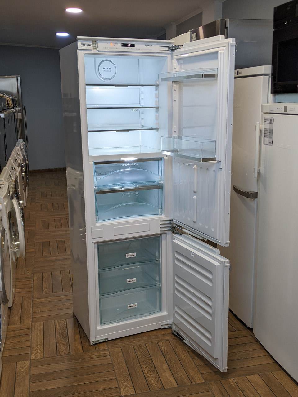 Встраиваемый Холодильник Miele KFN 37682 iD