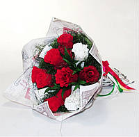 Букет із цукерок Троянди 11 червоно-білий