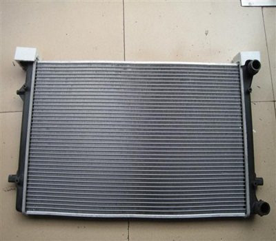 Радіатор охолодження Skoda Octavia 2004- (1.4-1.6-2.0 FSI) 645*405мм по сотах