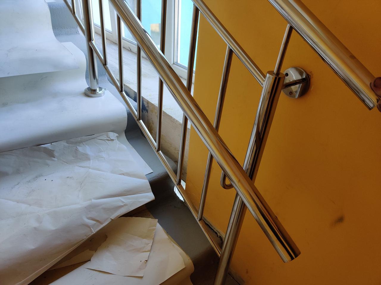 Поручні з нержавіючої сталі від виробника з трьома ригелями на зварювання, фото 1