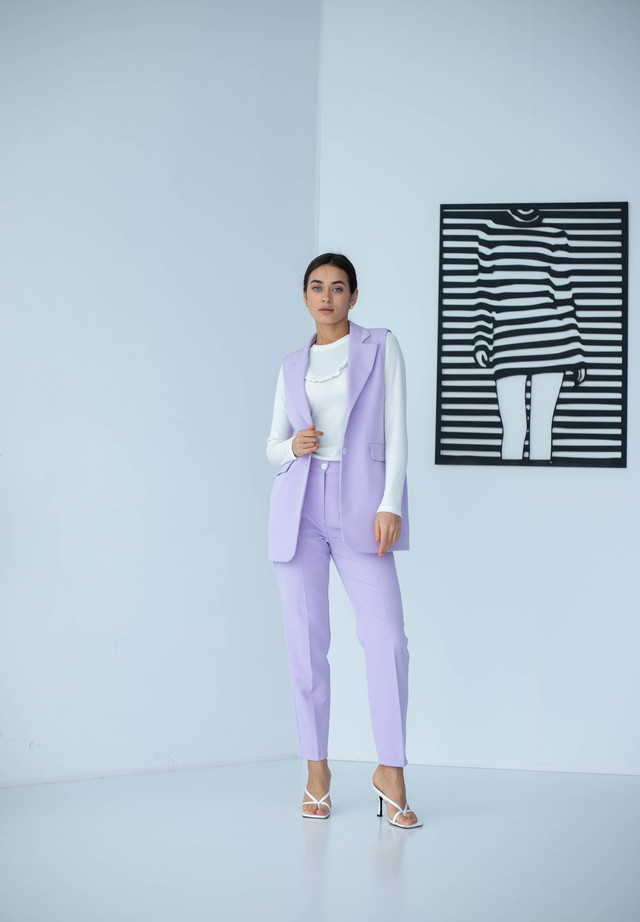 Лавандовый Брючный Женский Костюм: Жилетка и Зауженные Классические ...