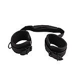 Кайдани для рук з рукояткою чорні Chisa Ignite Your Fantasy Cuffs Кайф, фото 2