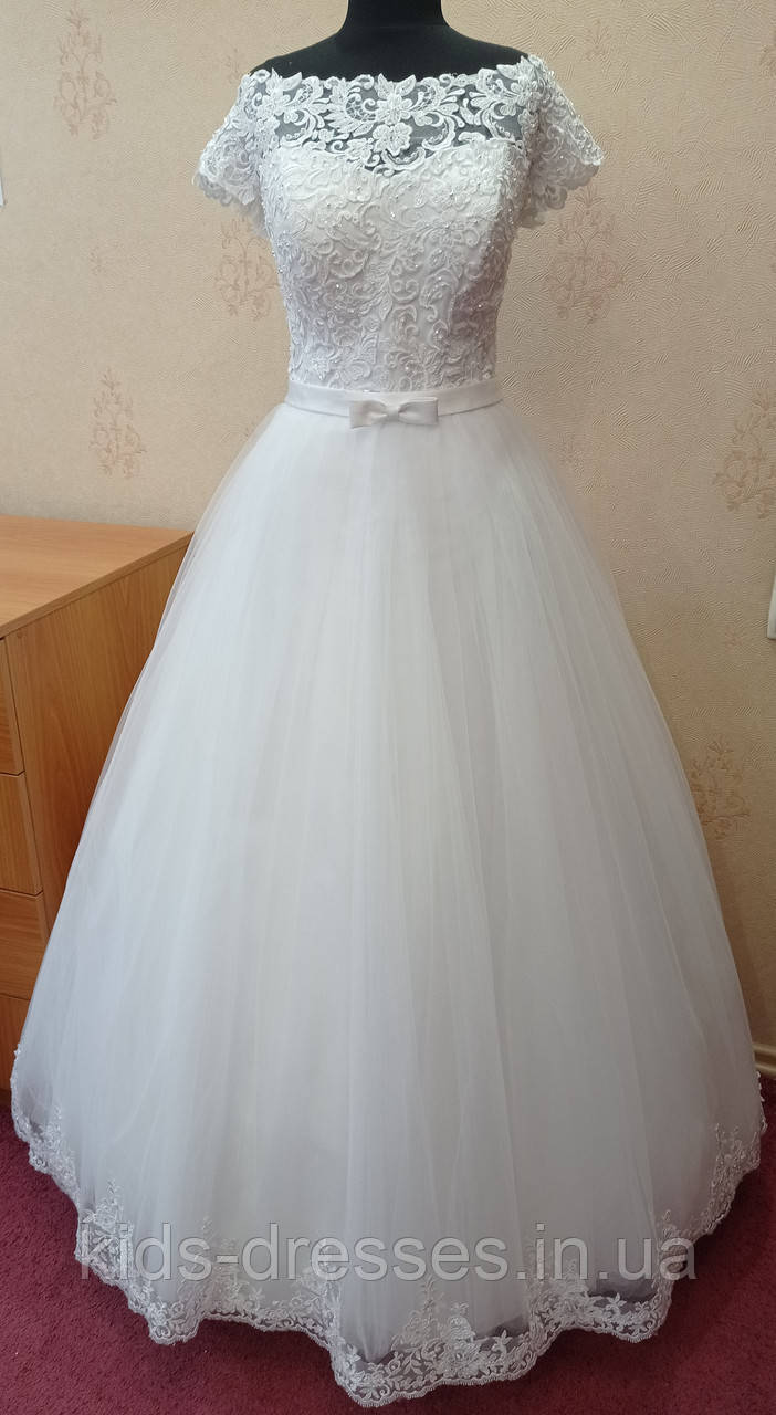 Шикарна біла весільна сукня з мереживом, вишивкою і коротким рукавчиком, розмір 52, б/в