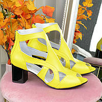 Босоножки женские стильные на устойчивом каблуке, цвет желтый