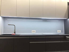 Скляний фартух на робочу зону кухні / Біле пофарбоване скіналі