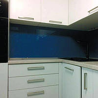 Стеклянный ударопрочный фартук на кухню / Скинали синего цвета