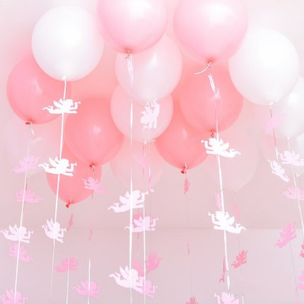 15 повітряних куль під стелю з гірляндою рожеві ангелочки