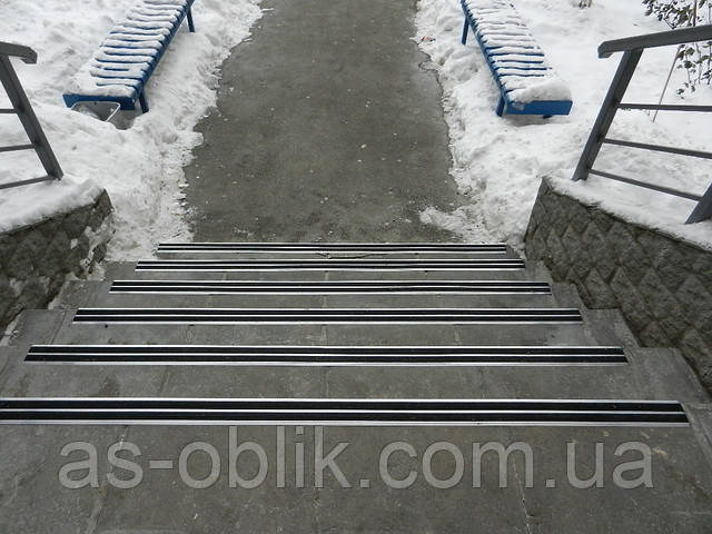 Накладки протиковзні тактильні подвійні на сходи б/кута