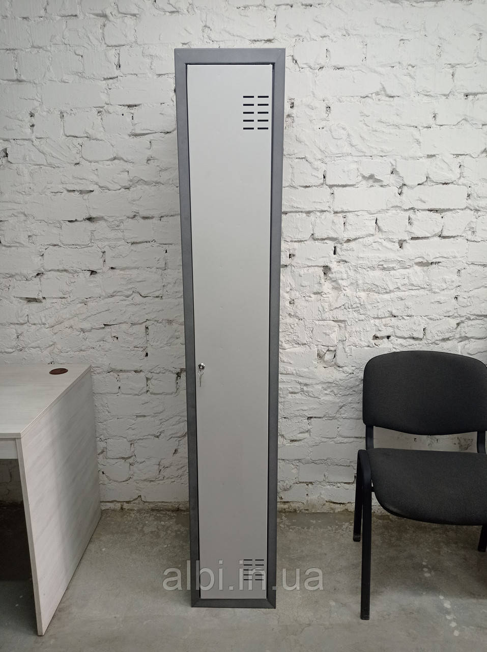 Шафа металева для одягу 300/1