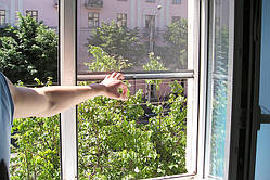 Рулонні розсувні москітні сітки