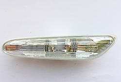 Покажчик повороту (повторювач) на крилі BMW (E81/E82/E87/E88/E90/E91/E92)