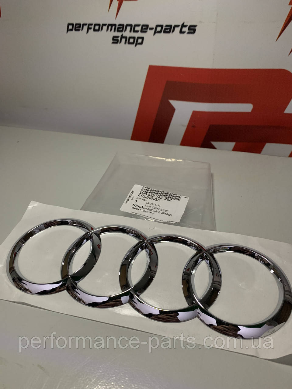 Емблема Audi хром 4M08537422ZZ