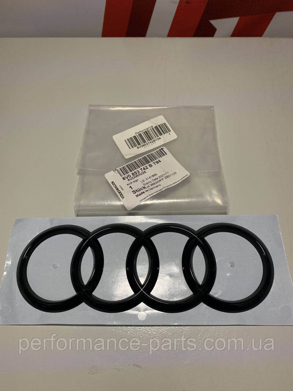Емблема чорна Audi 8V0853742BT94