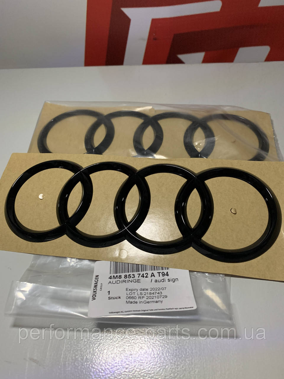 Емблема чорна Audi 4M8853742AT94