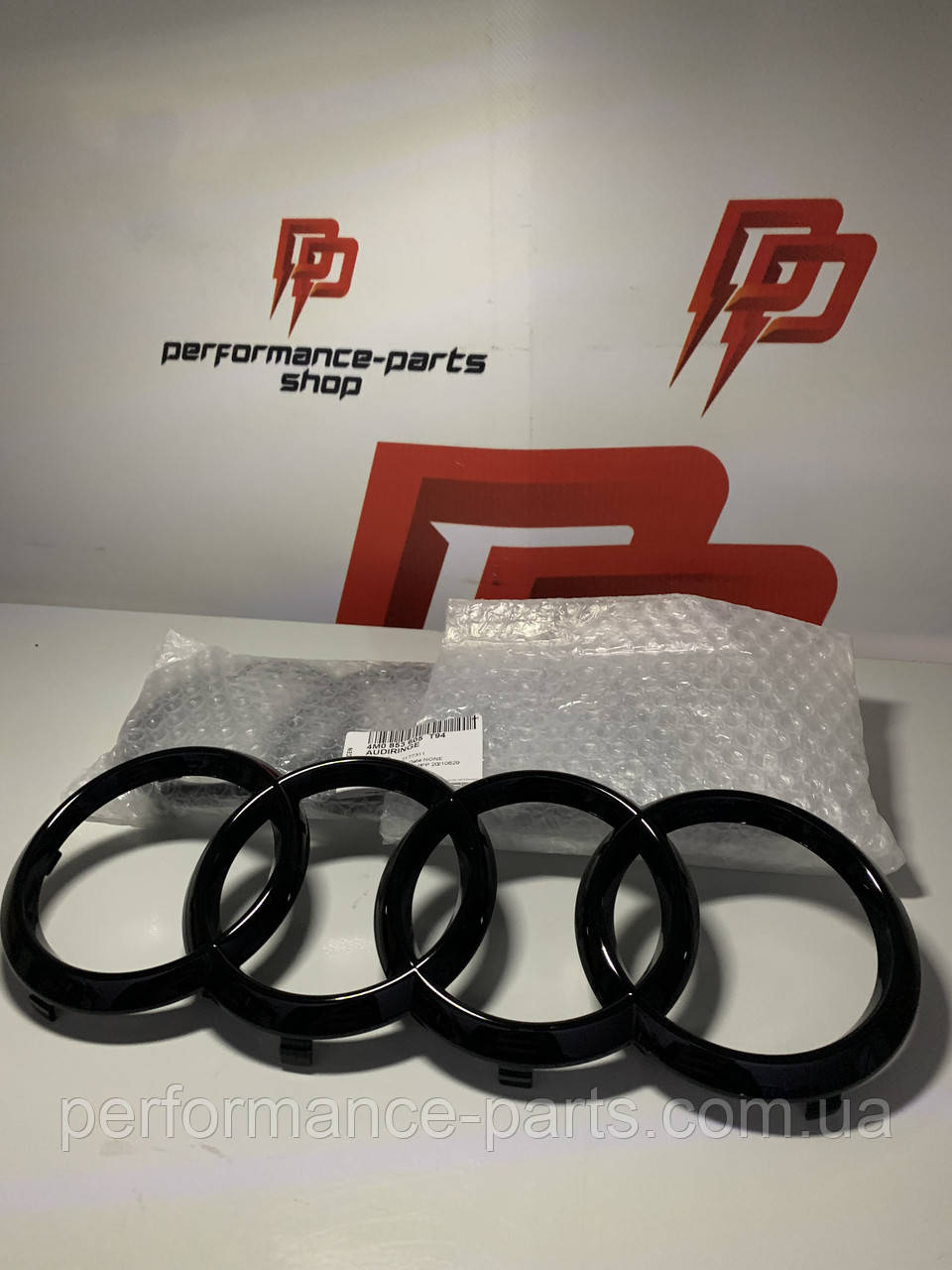 Емблема чорна Audi 4M0853605T94
