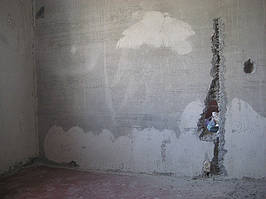 Виправлення будівельного браку (свердлінні отвору перфоратором) в несучій стіні, панельного будинку в Харкові
