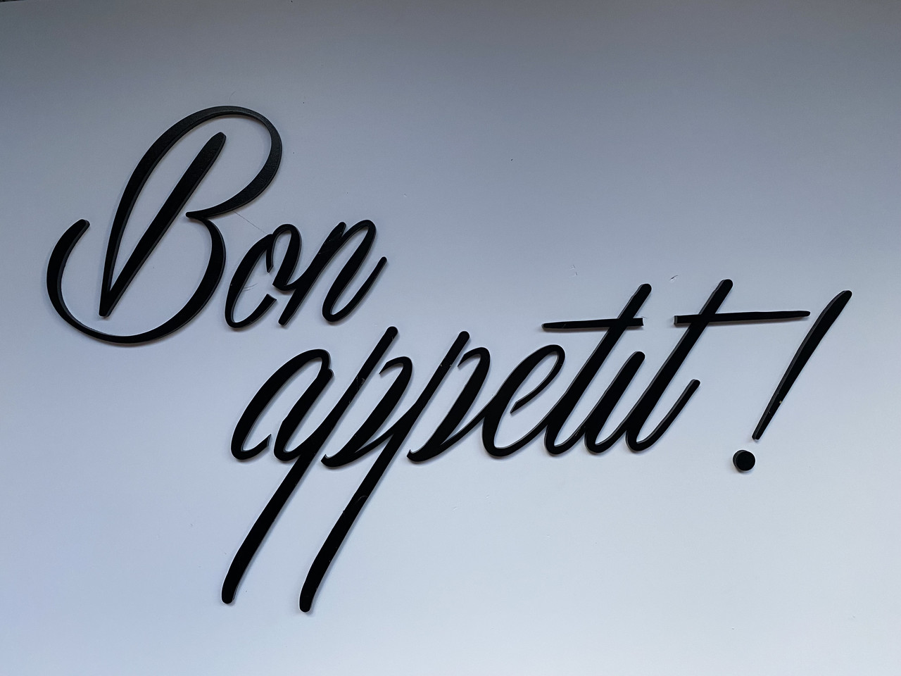 Напис Bon appetit! Декор на стіну на кухню до ресторану Чорний  80*33 см Manific Decor, фото 1