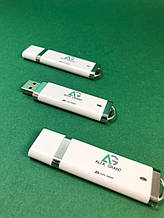 Флешки з Логотипом Компанії, брендовані флешки, нанесення логотипу на флешку, оригінальні корпоративні подарун