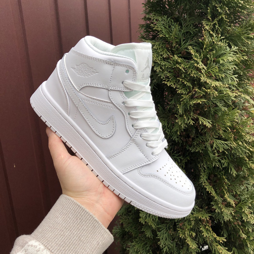 Жіночі кросівки Nike Air Jordan шкіряні стильні білі