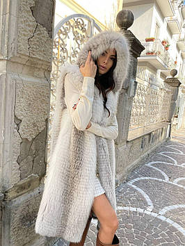 Жилет із хутра полярної лисиці, дрібний розшив