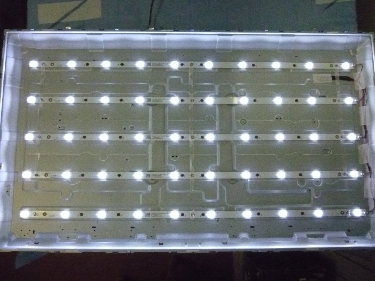Світлодіодні LED-лінійки LB43102 V0_01 від LЕD TV LG 43LJ500V-ZB.CEEYLH