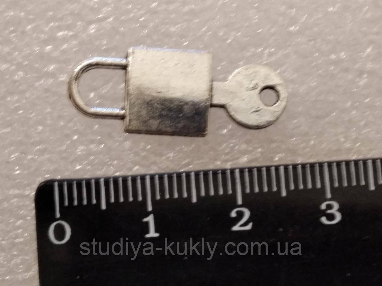 Ключ у замочці. №164, сріблястий., фото 1