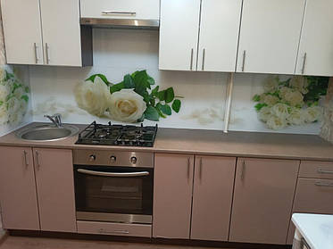 Производство кухонных стеклянных скиналей с печатью фото белых роз 1