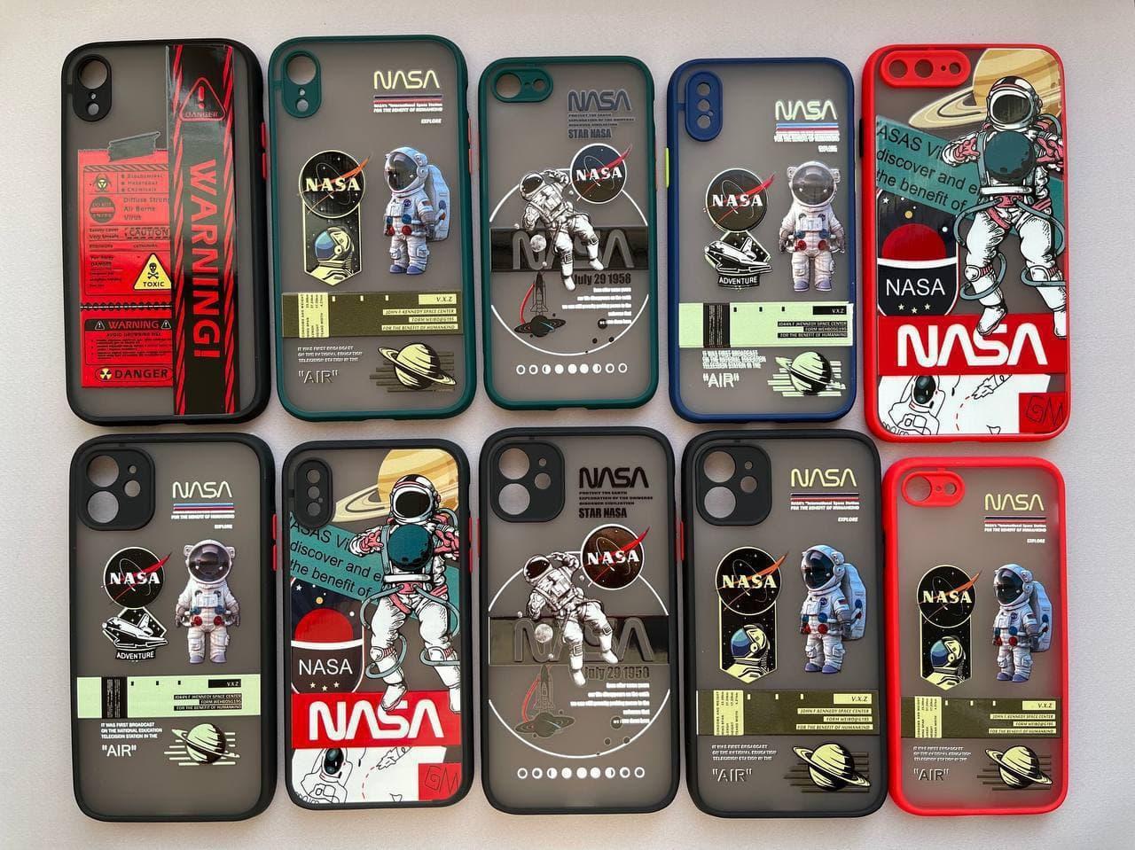 Apple iPhone 11 Pro Max Чохол-накладка GENERATION NASA Astronaut Saturn Red