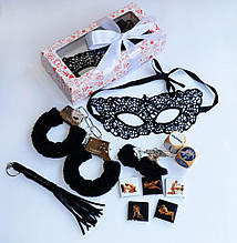 Еротичний набір з наручниками , батогом і маскою "Black passion set" (Чорна пристрасть)