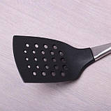 Лопатка з отвором Kamille 34 см із неіржавкої сталі та пластику, фото 3