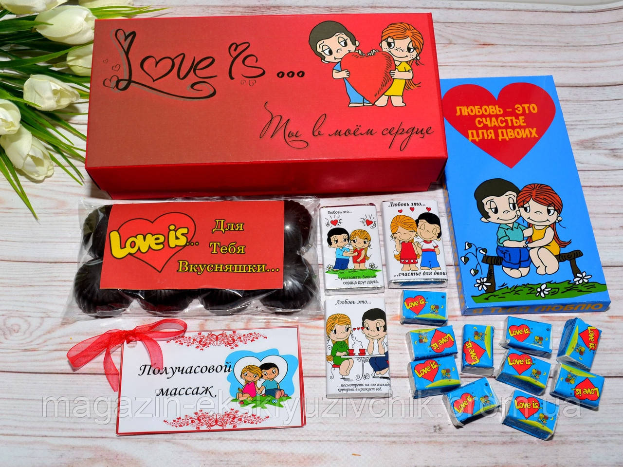Подарунковий набір для закоханих Лав Із Love is...