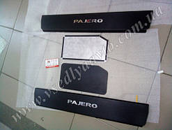 Накладки на пороги Mitsubishi PAJERO WAGON з 2005 р. (carbon)