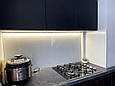 Встановлення стінової панелі на кухні зі скла Лакобель, фото 6