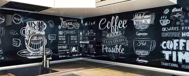 закаленное-стекло-на-стену-кухни-фартук-меловая-доска zakalennoye-steklo-na-stenu-kukhni-fartuk-melovaya-doska