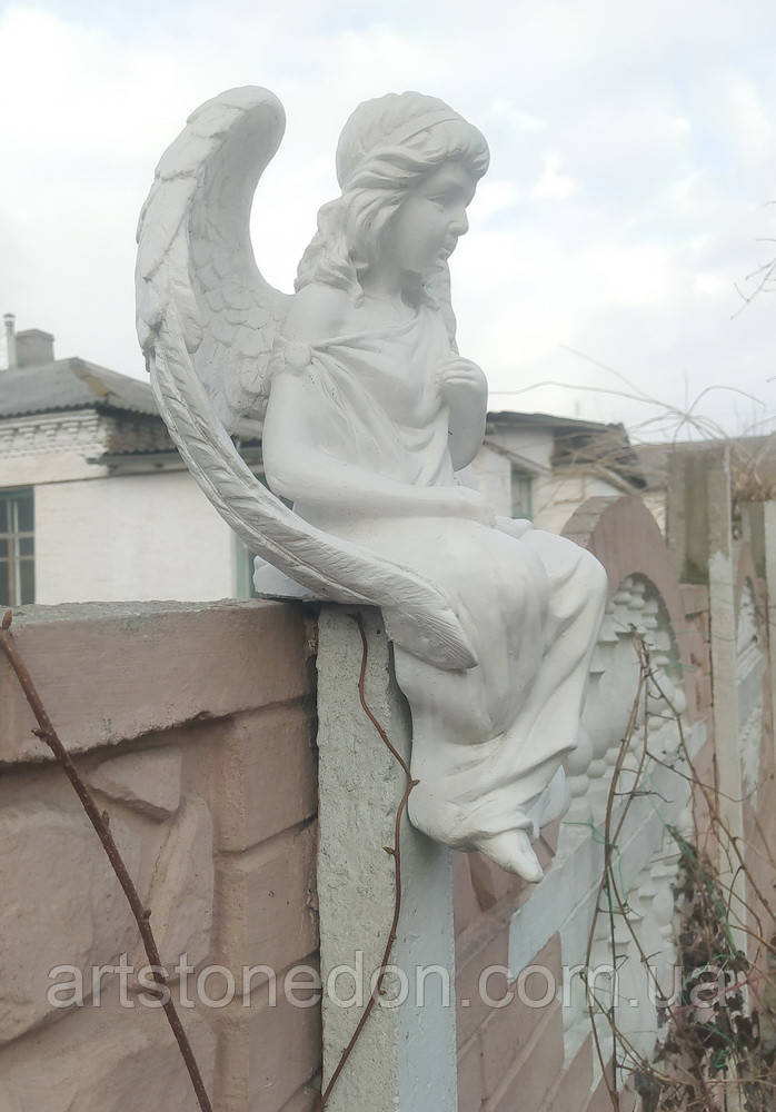 Статуэтки ангелов на кладбище. Скульптура Ангела сидящего на колоне 50 см бетон №8 - фото 10 - id-p591408887