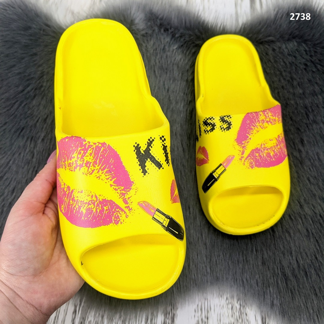 Жіночі пляжні шльопанці сланці пінкові на об'ємній підошві Kiss