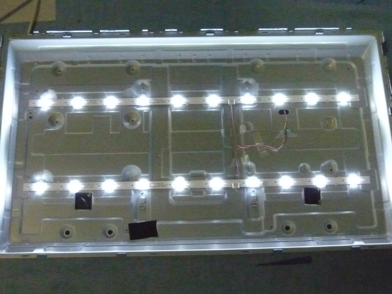 Світлодіодні LED-лінійки RF-AZ320033SR30-1001 A2 (від LED TV LG 32LM6300PLA)