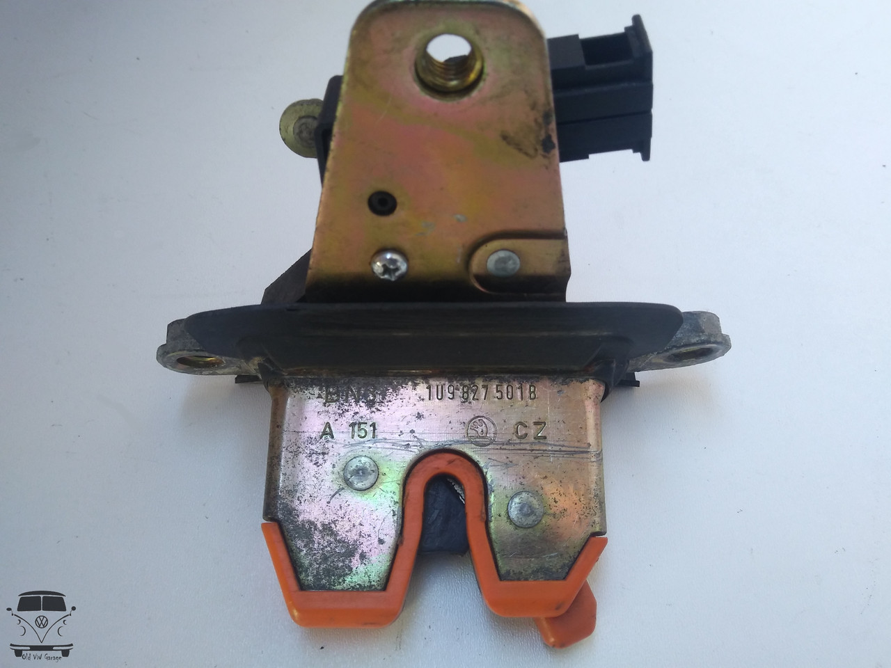 Замок крышки багажника (1U9 827 501) (универсал) Шкода Октавия Тур ...