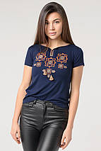 Модна жіноча футболка з коричневою вишивкою у темно синьому кольорі «Оберіг», фото 3