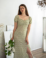 Прилегле жіноче плаття міді в зеленому кольорі з квітковим принтом