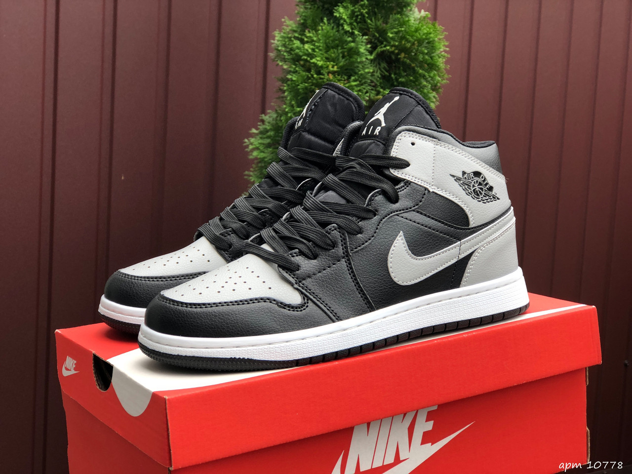 Чоловічі кросівки Nike Air Jordan чорні з сірим 42