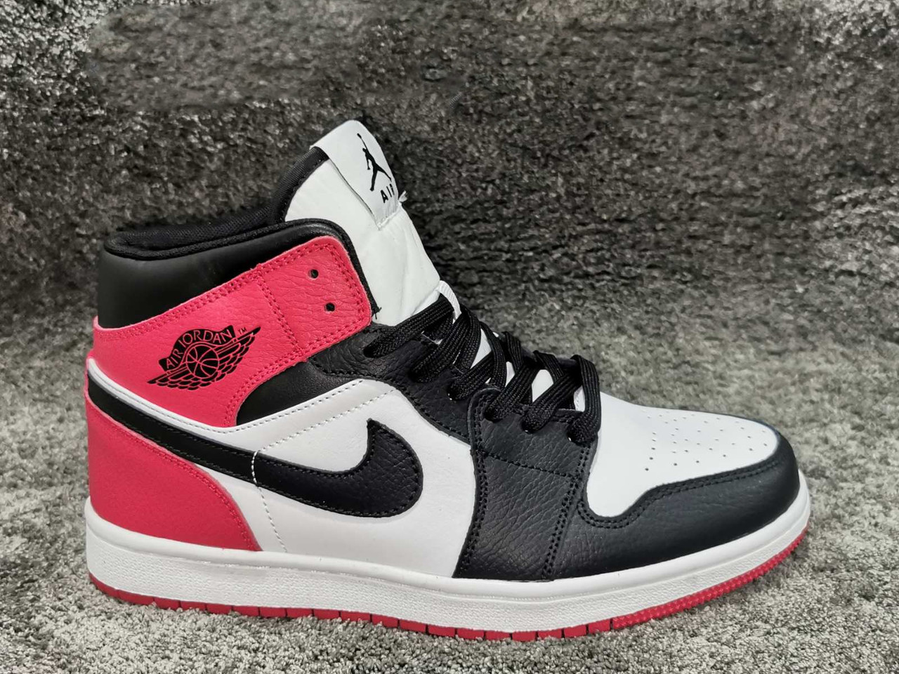 Кросівки чоловічі Nike Air Jordan білі з чорним\червоним 42