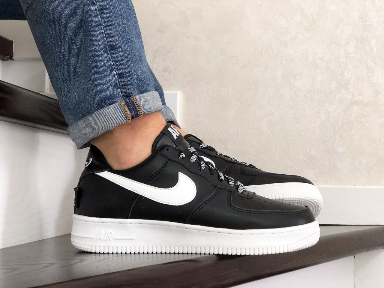 Чоловічі шкіряні кросівки Nike Air Force Af 1 чорні з білим