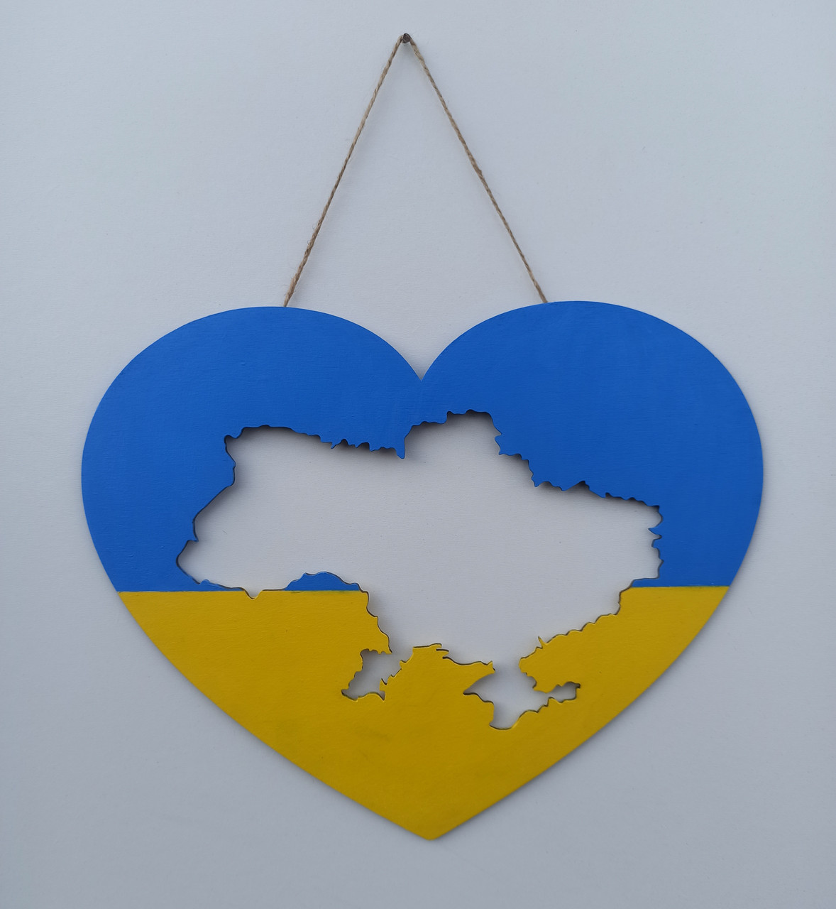 Жовто блакитне серце з картою України всередині декор на двурі чи стіну. карта України, фото 1