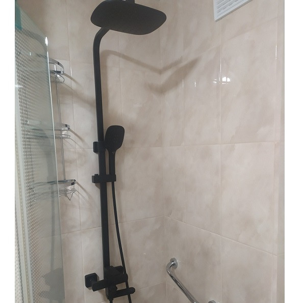 Чорна душова панель із виливом для ванни та душу Lidz 1005A