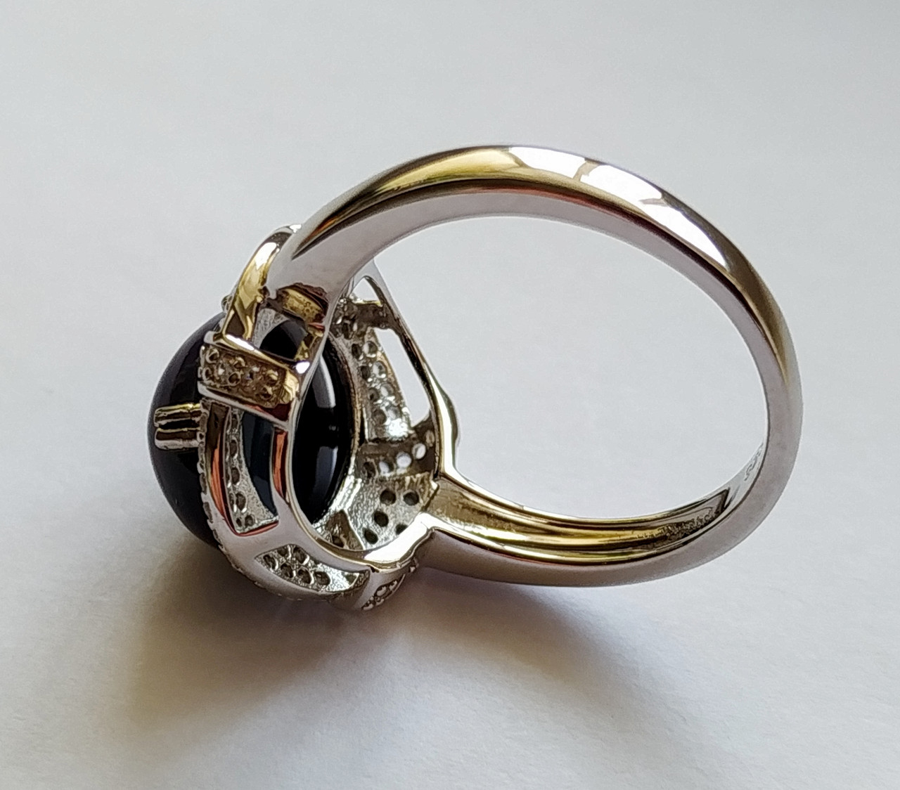 Кольцо с сертифицированным черным эфиопским опалом 2.91ct в огранке кабошон 12.5х10.6мм и фианитами - фото 6 - id-p1591042294