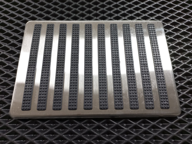 подпятник на автомобильные коврики