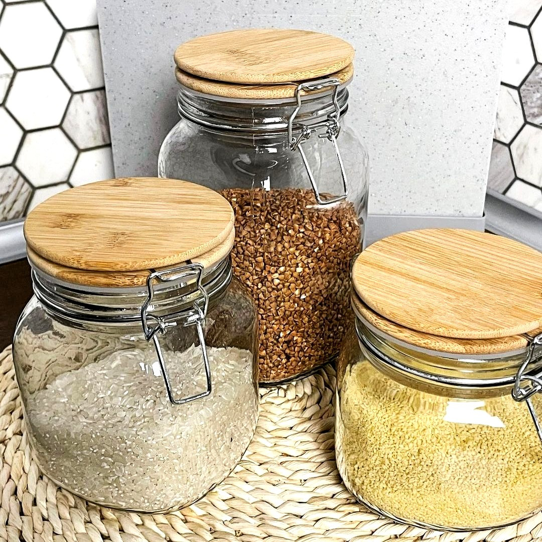Середня скляна банка 700 мл з дерев'яною кришкою та бугельним замком