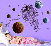 Наклейка для декору стіни в дитячій Космонавт